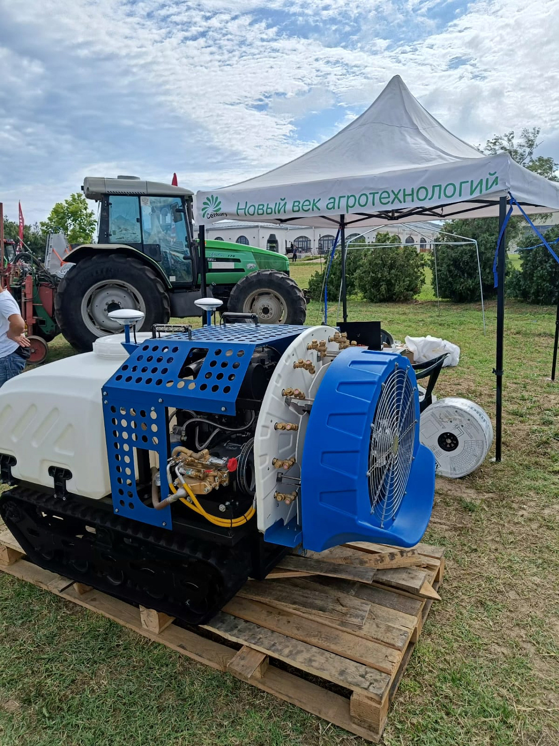 Компания «Новый век агротехнологий» посетила выставку "Всероссийский день поля для виноградарей"