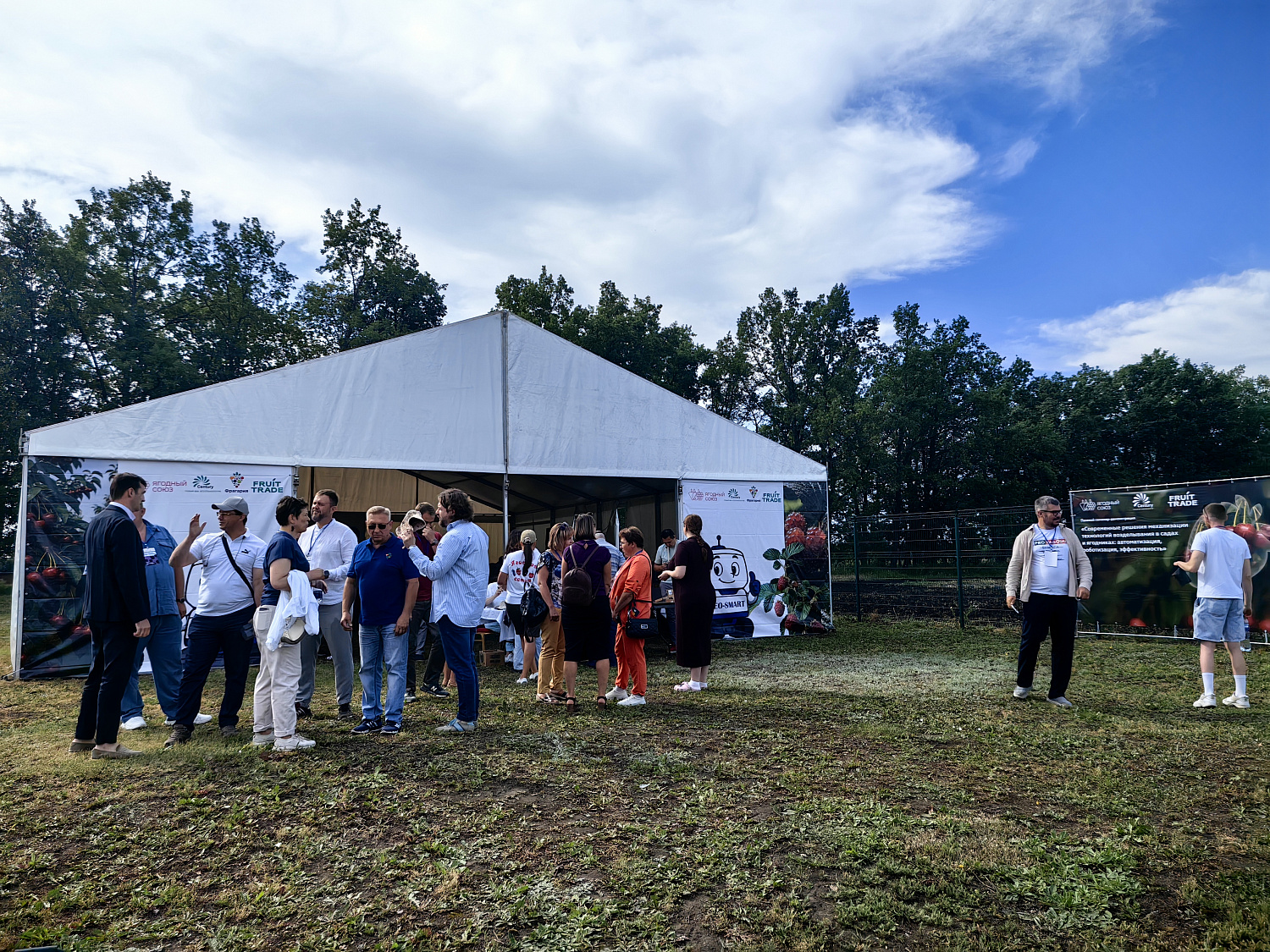 Полевой семинар демо-показ во Фрагарии. Компания "Новый век агротехнологий" представила роботов