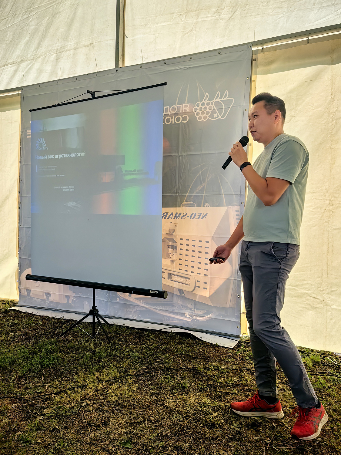 Полевой семинар демо-показ во Фрагарии. Компания "Новый век агротехнологий" представила роботов